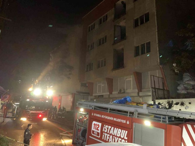 Güngören’de 4 Katlı İş Yerinde Korkutan Yangın