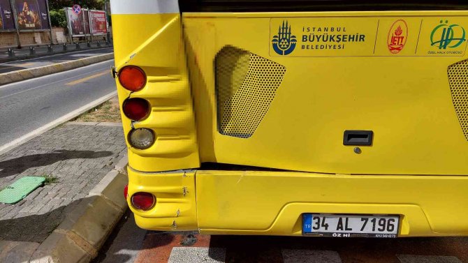 Gaziosmanpaşa’daki İ̇ett Peronlarında Feci Kaza: Şoför İki Otobüsün Arasında Sıkıştı