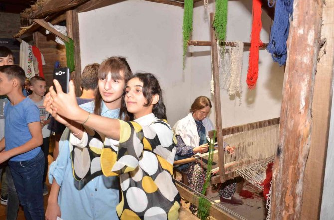 Kırsal Mahallelerdeki Öğrenciler Müzede Tarih Yolculuğuna Çıktı