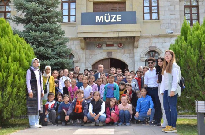 Kırsal Mahallelerdeki Öğrenciler Müzede Tarih Yolculuğuna Çıktı