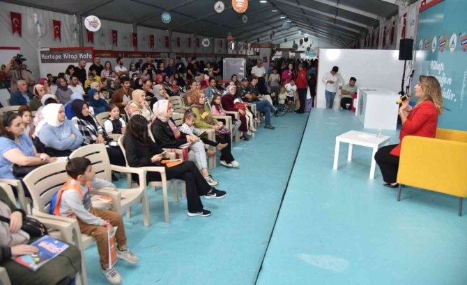 Yazar Dilek Cesur: "Kitap Giren Eve Cehalet Girmez"