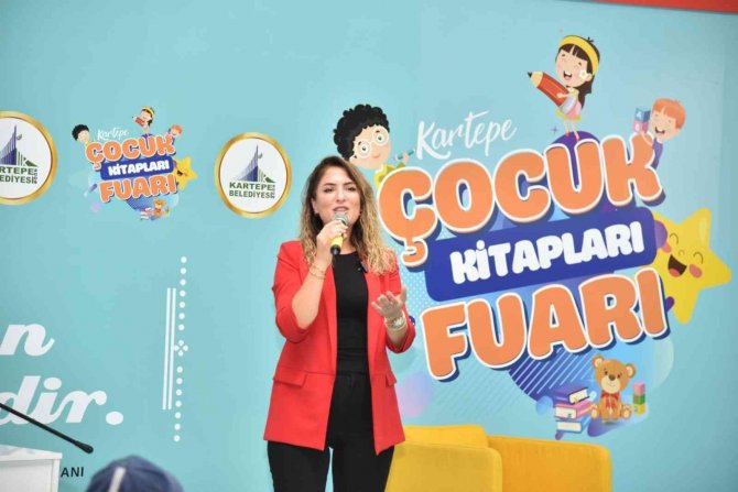 Yazar Dilek Cesur: "Kitap Giren Eve Cehalet Girmez"