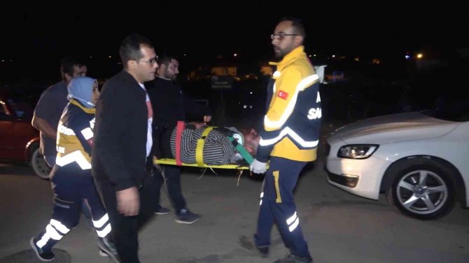 Alkollü Sürücü Otomobiliyle Dereye Uçtu: 2 Yaralı