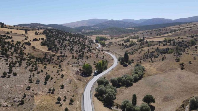 Konya Büyükşehir Kadınhanı’na 51,6 Kilometre Mahalle Yolu Daha Kazandırdı