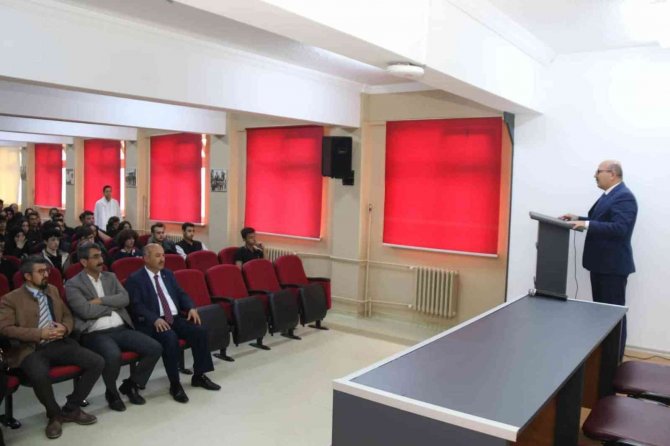 Kütahya Atatürk Anadolu Lisesinin Konferans Salonu Yenilendi