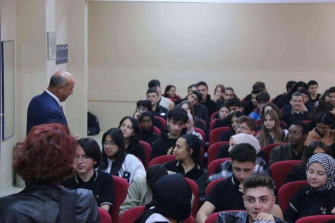 Kütahya Atatürk Anadolu Lisesinin Konferans Salonu Yenilendi