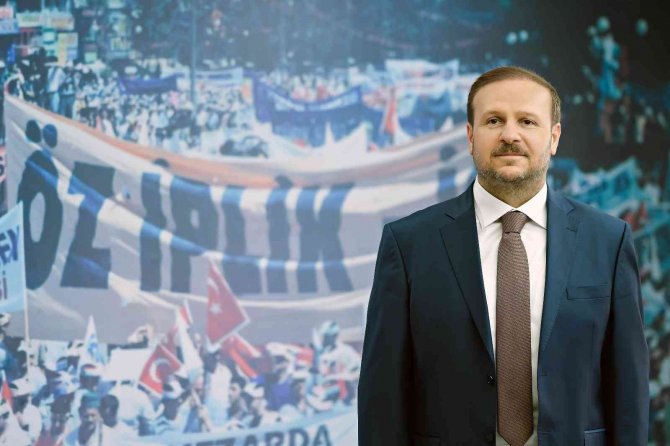 Öz İ̇pli̇k İ̇ş Sendikası Genel Başkanı Ay: "Hiç Kimseyi Geride Bırakamayız, Hep Beraber Refaha Ulaşmak Zorundayız"
