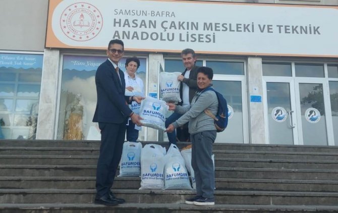 Dernekten Öğrencilere Destek