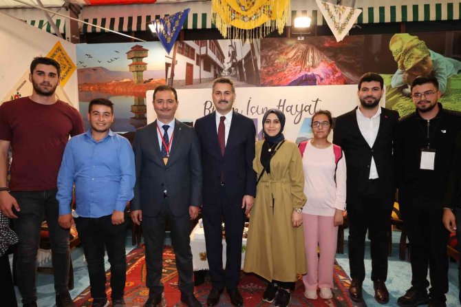 Başkan Eroğlu, Ankara’da Gençlerle Bir Araya Geldi