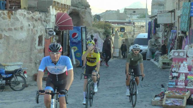 Bisikletseverler Kapadokya’da Pedal Çevirdiler
