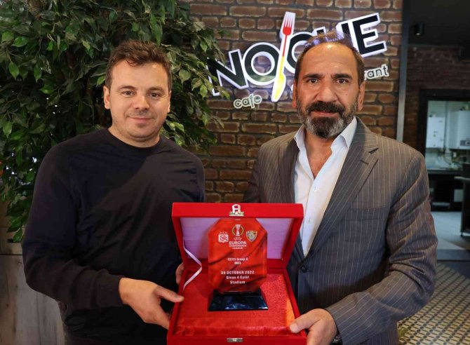 Maç Öncesi Dostluk Yemeği