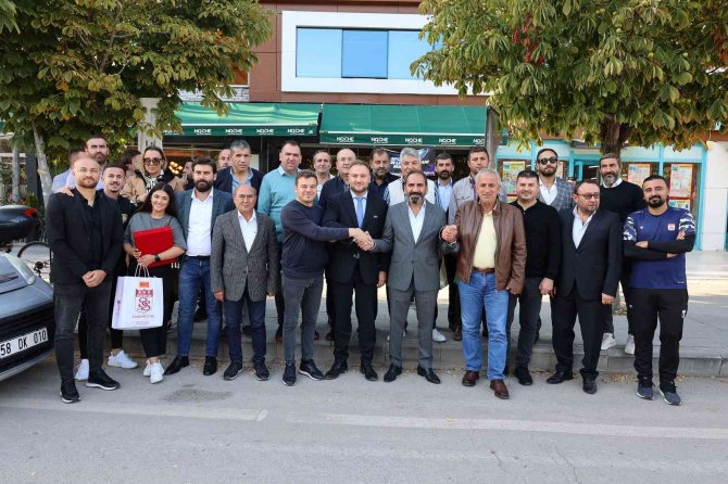 Maç Öncesi Dostluk Yemeği