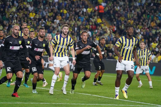 Uefa Avrupa Ligi: Fenerbahçe: 1 - Aek Larnaca: 0 (İ̇lk Yarı)