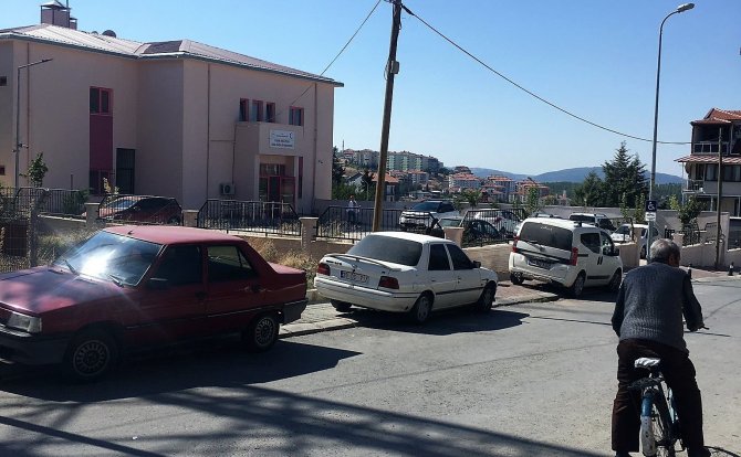 Seyir Halindeki Aracında 5 El Ateş Edilen Eğlence Mekanı Sahibi Ağır Yaralandı
