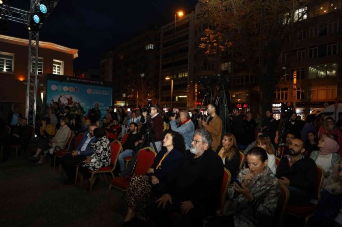 Türk Kadınının Zarafeti Podyumda