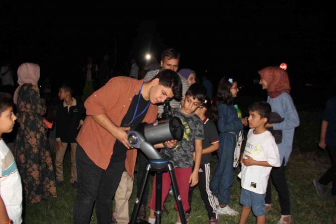 Astronomi Meraklısı Öğrenciler Ay, Satürn Ve Jüpiter’i Gözlemledi