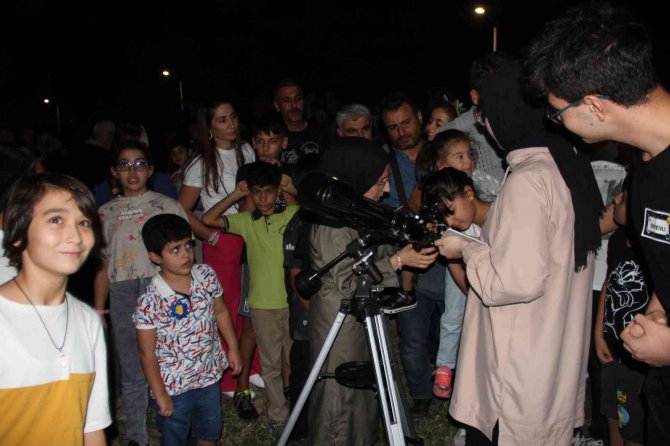 Astronomi Meraklısı Öğrenciler Ay, Satürn Ve Jüpiter’i Gözlemledi