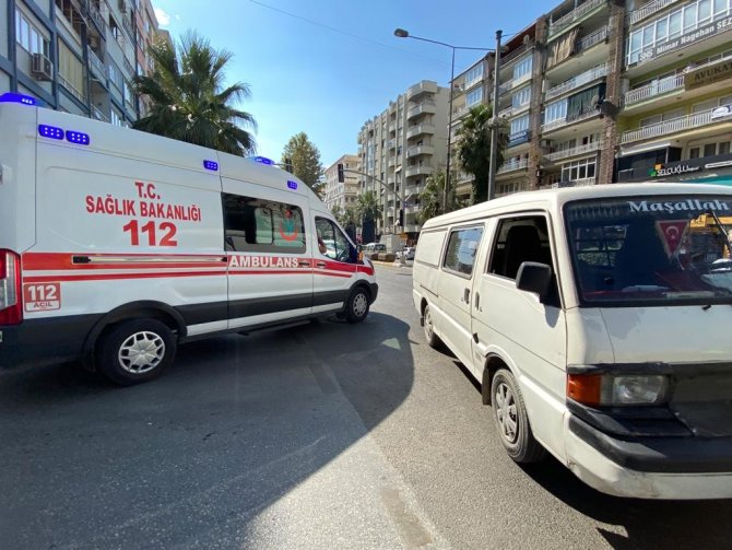 Ticari Araç İle Çarpışan Motosikletin Sürücüsü Yaralandı