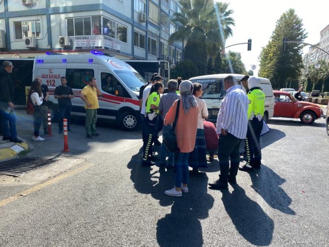 Ticari Araç İle Çarpışan Motosikletin Sürücüsü Yaralandı