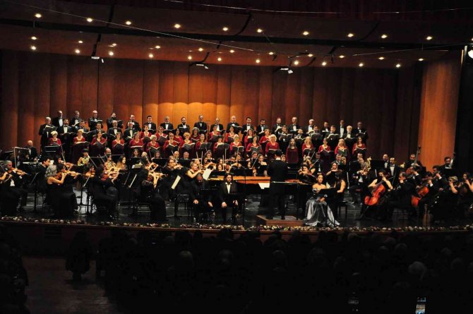 Bursa’da Senfoni Sezonuna Muhteşem Açılış