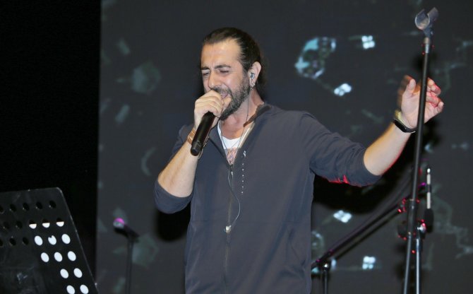 Üniversite Öğrencileri Deniz Tarman İle Coştu