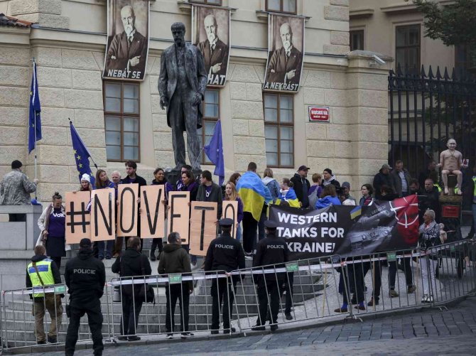 Prag’daki Ab Zirvesi Öncesi "Ukrayna’ya Destek" Gösterisi