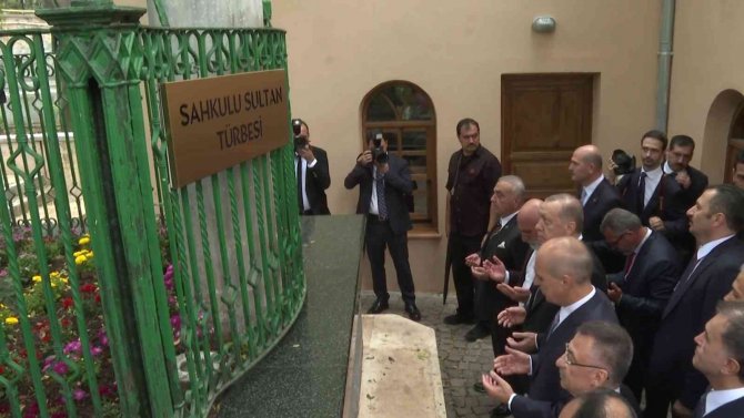 Cumhurbaşkanı Erdoğan, Şahkulu Sultan Dergahı Ve Cemevi’ni Gezdi