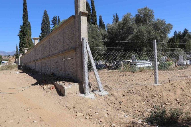 Dallıca Mezarlığı Çevre Düzenlemelerinde Sona Gelindi