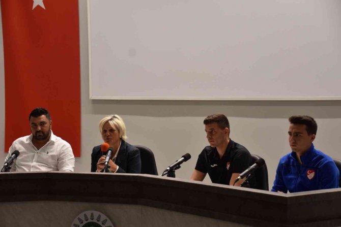 Amatör Sporun Öğrencilerin Gelişimindeki Rolü Dostek’te Konuşuldu