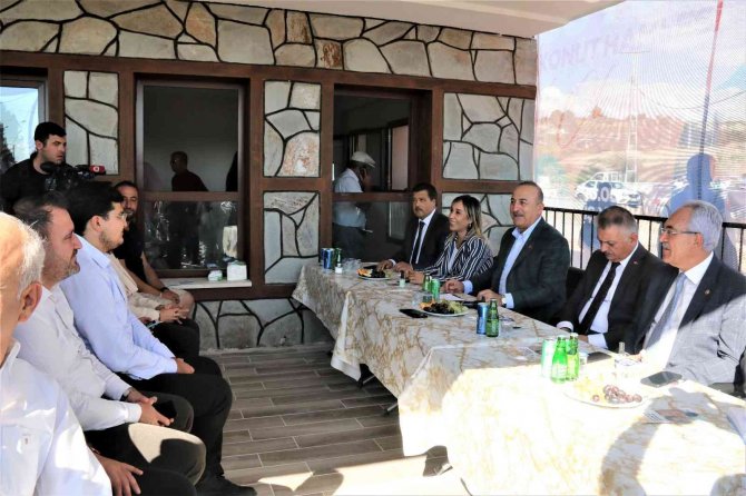 Bakan Çavuşoğlu Toki̇ Tarafından Teslim Edilen Evleri Gezdi