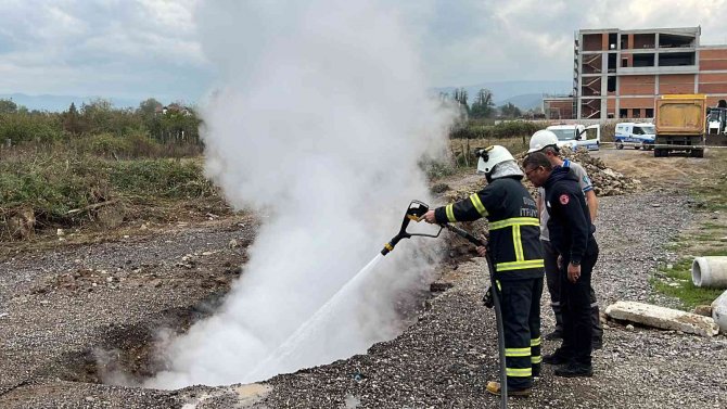 Düzce’de Doğal Gaz Boru Hattındaki Yangın Söndürüldü