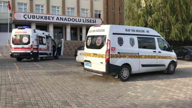 Lisede Çalışan Hizmetli Odasında Ölü Bulundu