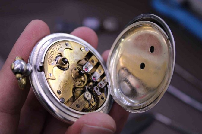 1860’lı Yıllardan Kalma İ̇sviçre Marka Köstekli Saat Nostaljiseverlerin Beğenisi Topluyor