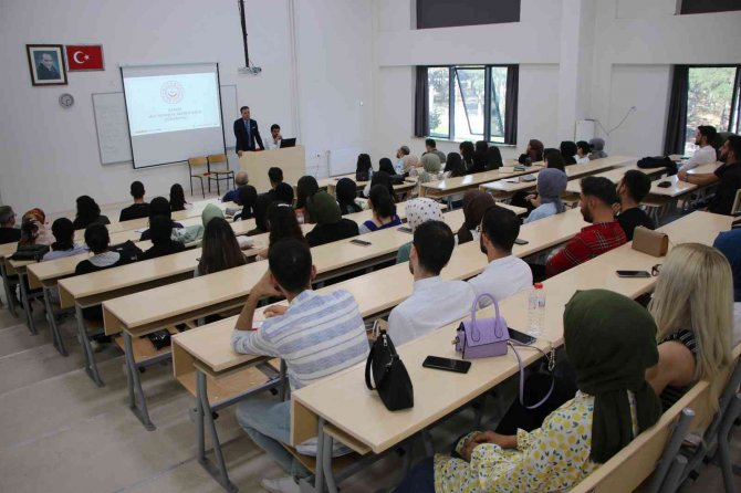 Üniversite Öğrencilerine Sosyal Hizmet Uygulamaları Semineri