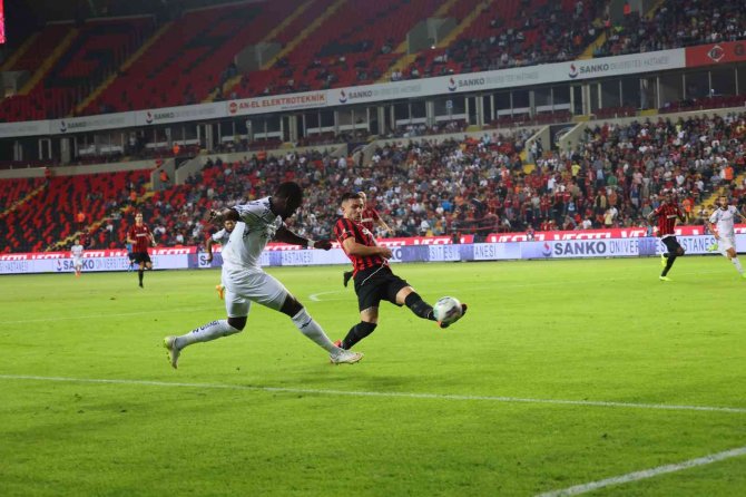 Spor Toto Süper Lig: Gaziantep Fk: 0 - Adana Demirspor: 0 (İ̇lk Yarı)