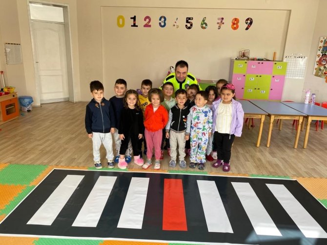 Öğrencilere Güvenli Yaya Eğiti Verildi