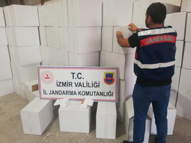 İ̇zmir’de 15 Milyon Adet Satışa Hazır Bandrolsüz Makaron Ele Geçirildi