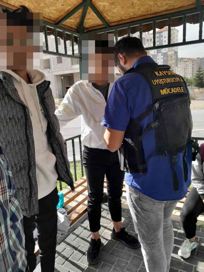 Narkotik Uygulamasında 45 Kişi Sorgulandı