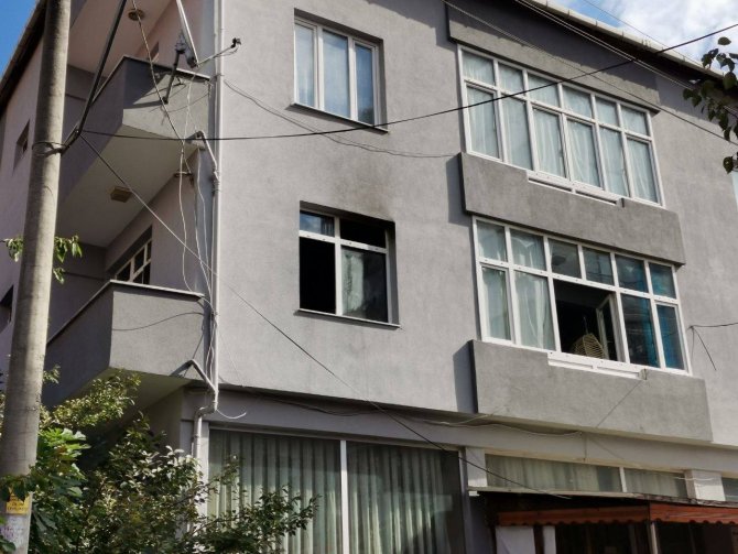 Evde Çıkan Yangında 17 Yaşındaki Genç Kız Hayatını Kaybetti