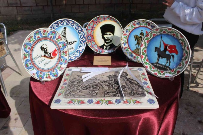 ’Kütahya Çinisinde Büyük Zafer’in 100. Yılı Sergisi’ Açıldı