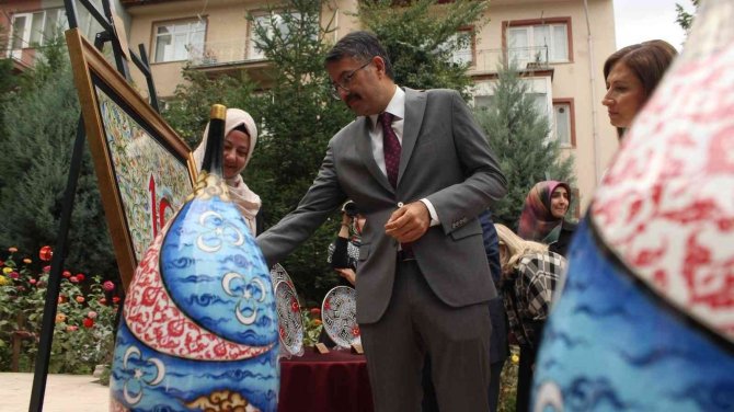 ’Kütahya Çinisinde Büyük Zafer’in 100. Yılı Sergisi’ Açıldı