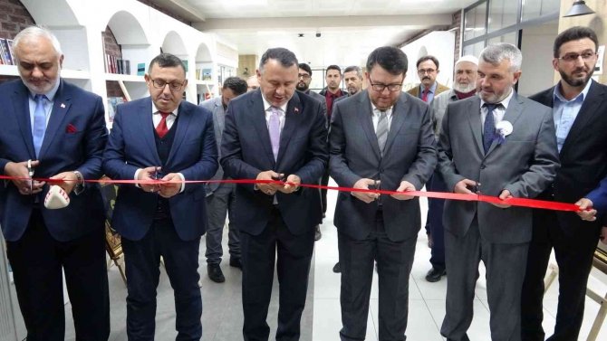 Kütahya’da Görev Yapan Hattat İki Din Görevlisi Eserlerini Sergiledi