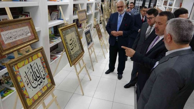 Kütahya’da Görev Yapan Hattat İki Din Görevlisi Eserlerini Sergiledi