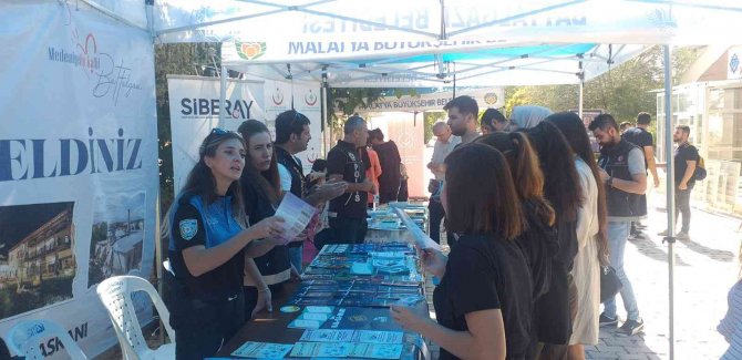 Polisten Üniversite Öğrencilerine Bilgilendirme