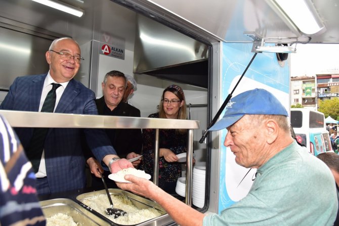 Mobil İkram Aracı Manisalıların Hizmetinde