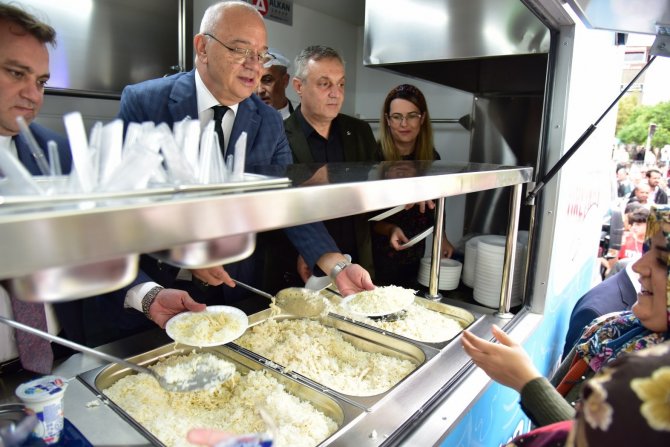 Mobil İkram Aracı Manisalıların Hizmetinde