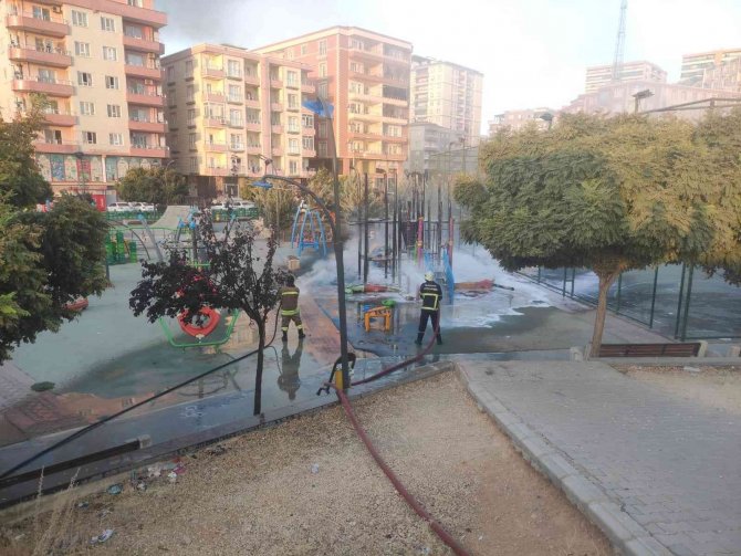 Mardin’de Çocuk Parkındaki Oyun Grubunu Yaktılar