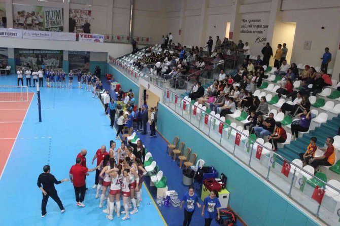 Manisa’da Voleybol Şöleni Başladı