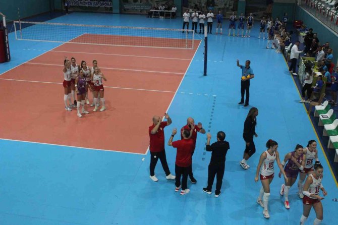 Manisa’da Voleybol Şöleni Başladı
