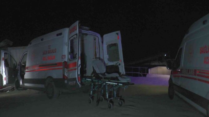 İ̇çerisinde Hasta Ve Sağlık Personeli Olan Ambulansı Kaçırdı